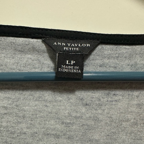 Women’s Ann Taylor sleeveless blouse. LP. EUC. - Picture 2 of 3